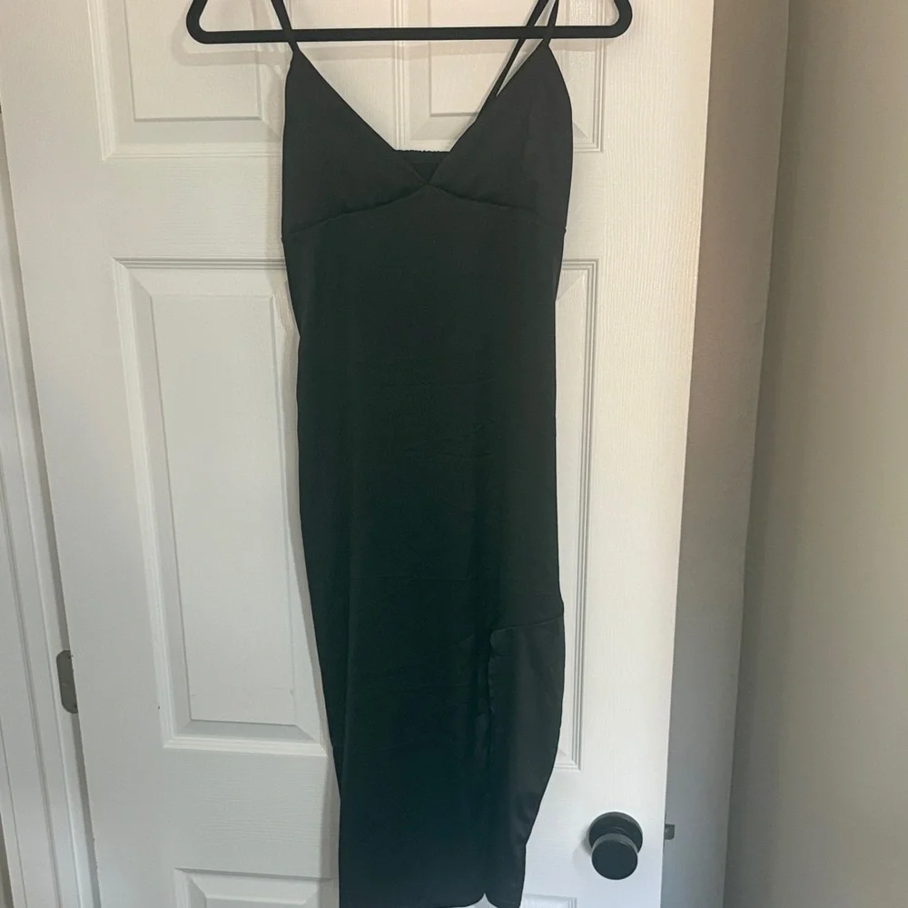 Elegant Black Slip Dress - Picture 1 of 5